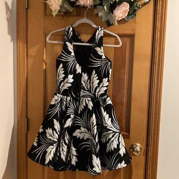 Black and White Floral Glam Crossover Dress - Picture 3 of 7